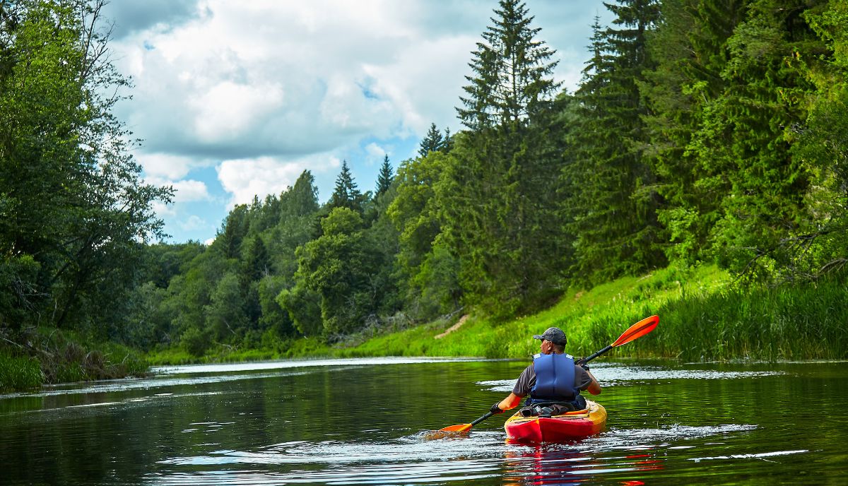 What to Wear Kayaking 60 Degrees?
